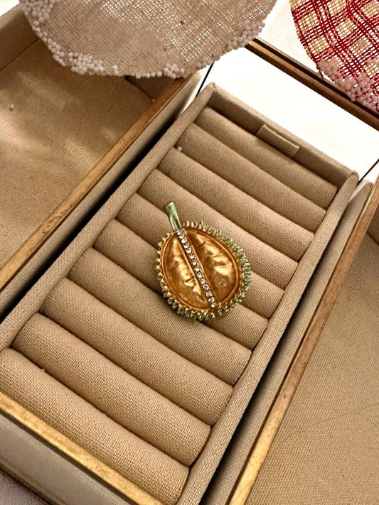 Zirkon Taş Detyalı Ceviz Kabuğu Figürlü Broş