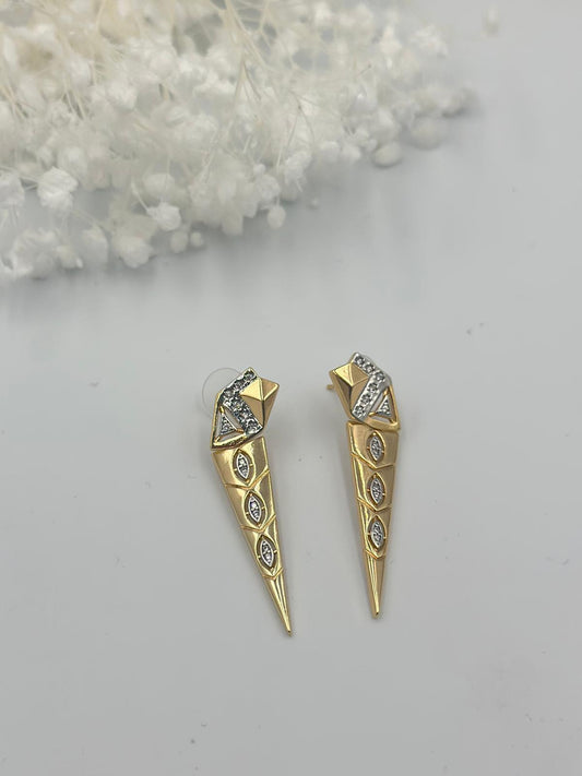 Zirkon Taş Kesik Detaylı Sallantılı Çelik Küpe