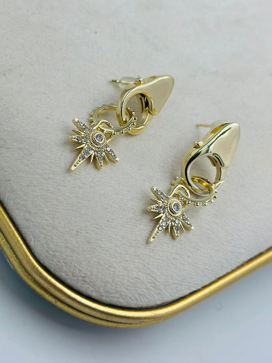 Zirkon Taş Kutup Yıldızı Detay Sallantılı Küpe (Çelik)