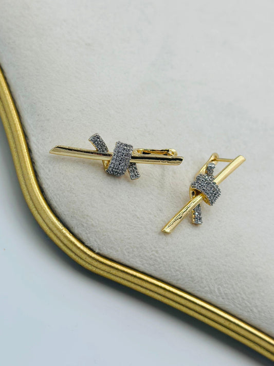 Zirkon Taş Ve Düğüm Detay Küpe (Çelik)