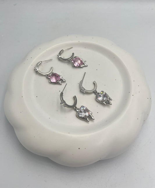 Zirkon Taş ve Kalp Baget Taş Detaylı Minimal Sallantılı Kalp Küpe