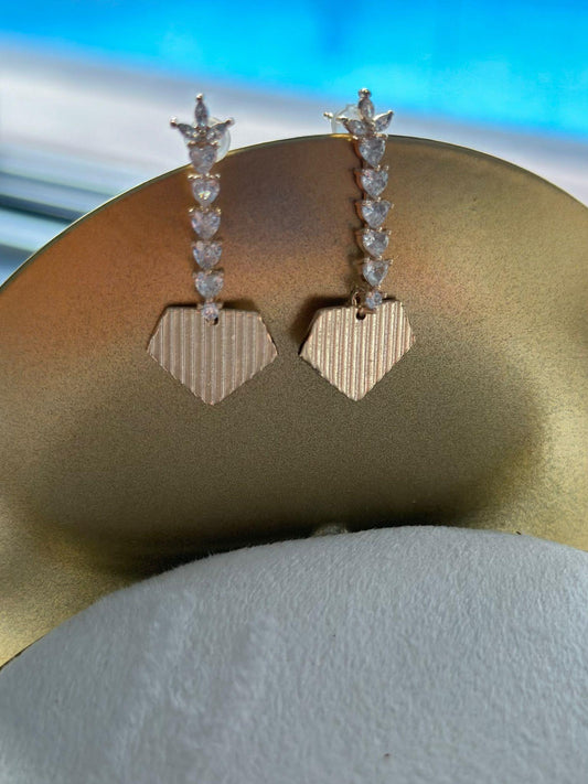 Zirkon Taş Ve Tırtık Plaka Detay Sallantılı Küpe (Pirinç Kaplama)