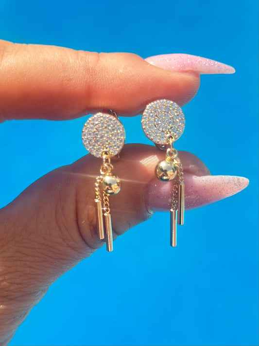 Zirkon Taş Ve Topçuk Detaylı Minimal Çelik Küpe