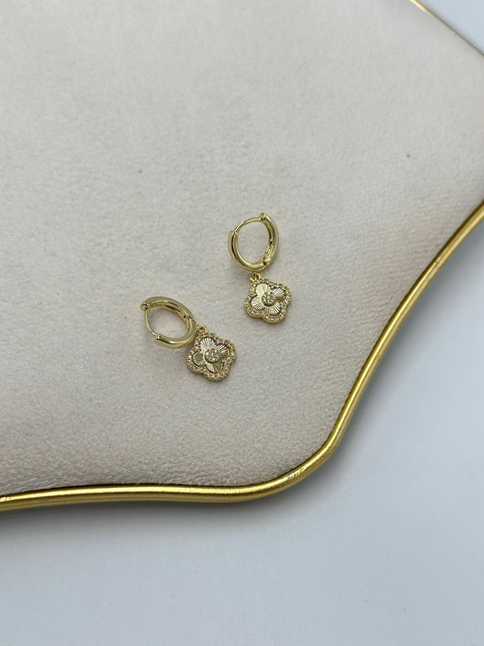 Zirkon Taş Ve Yonca Detay Sallantılı Küpe