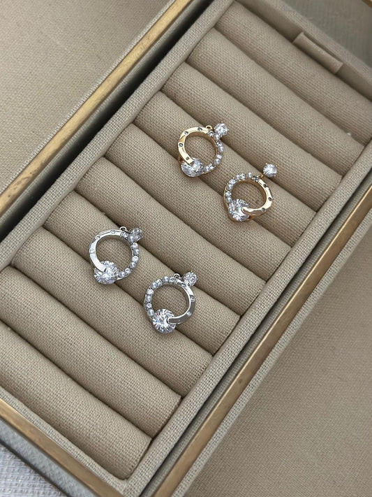 Zirkon ve Baget Taş Detaylı Sallantılı Minimal Çelik Küpe